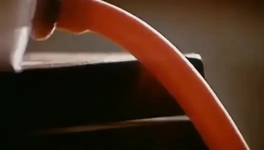 Rayuan enema pembantu dengan rambut merah yang berapi-api