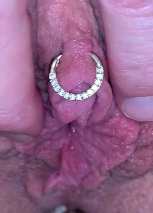 Milf plays with huge pierced clit