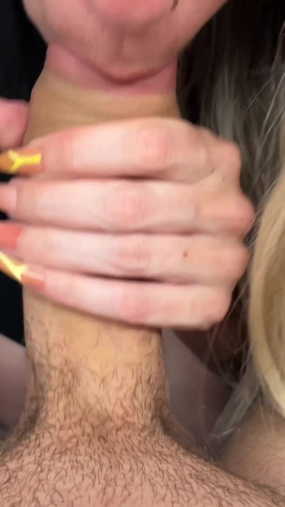 Bu MILF Boşalmayı Çok Sever