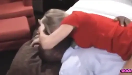 Tante seksi selingkuh sama pria lain atas ijin suami. Aku dan teman-temanku suka banget dientot habis-habisan sama besar