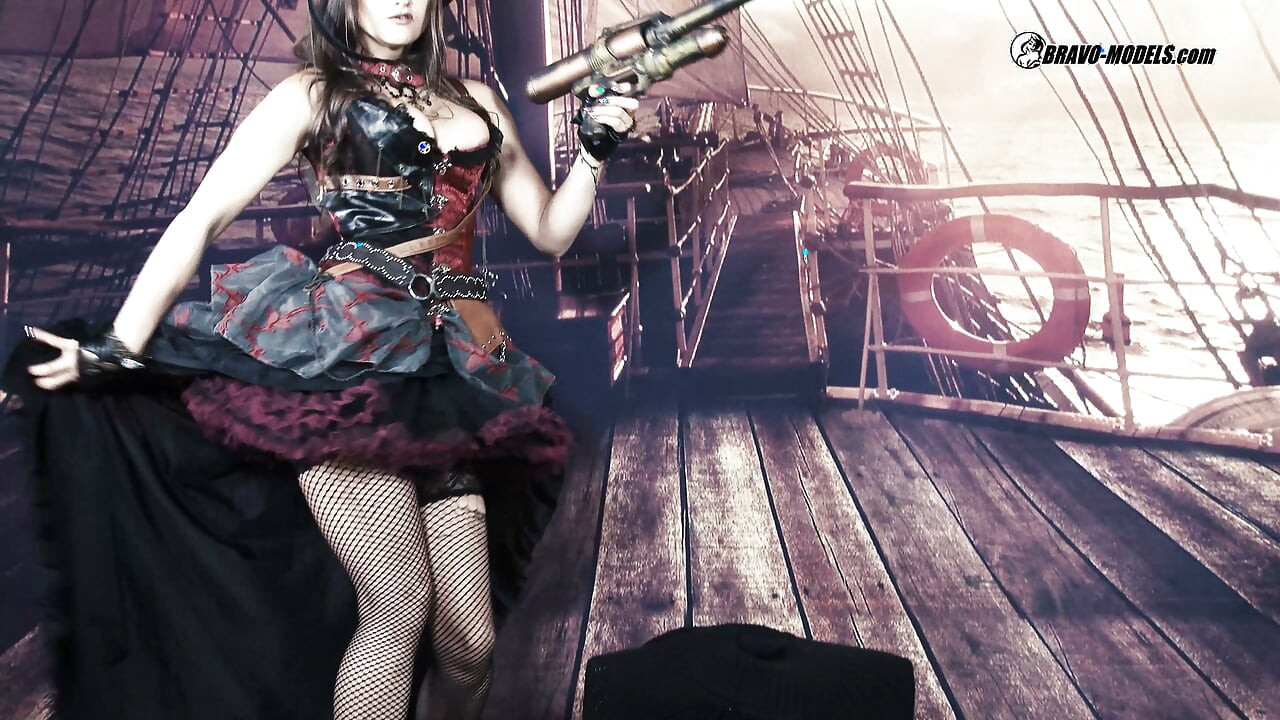 400 Barbara Bieber as Pirate Girl in Ship Cosplay Steampunk Costume