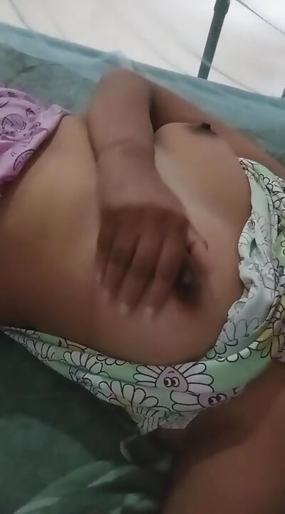 18+ dziewczyna z college'u po raz pierwszy Musterbate With Jej bigboobs i mokry Sri Lanki local