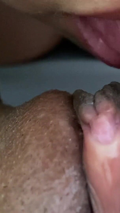 Θεαματική στιγμή από το "POV close up πίπα μιας μεγάλης διεγερμένης κλειτορίδας"