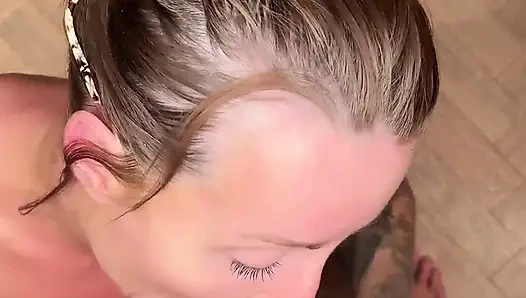 POV - Schlampiger blowjob von der vollbusigen rothaarigen zoe grey zeigt das riesige abspritzen auf ihrem gesicht