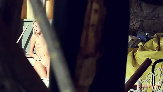 Victoria Puppy Outdoor Orgasm