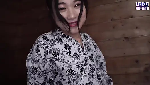 Cewek seksi ini lagi jalan-jalan sambil bugil di mana matanya yang ramai-ramai memuncak, dan sempitnya berujung dengan kencang 4