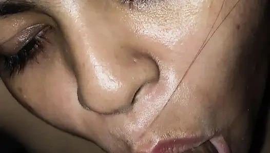 Wifie kocasının arkadaşı sakso çekiyor