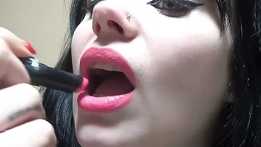 Ciuman dan bebek wajah dengan bibir merah muda besar