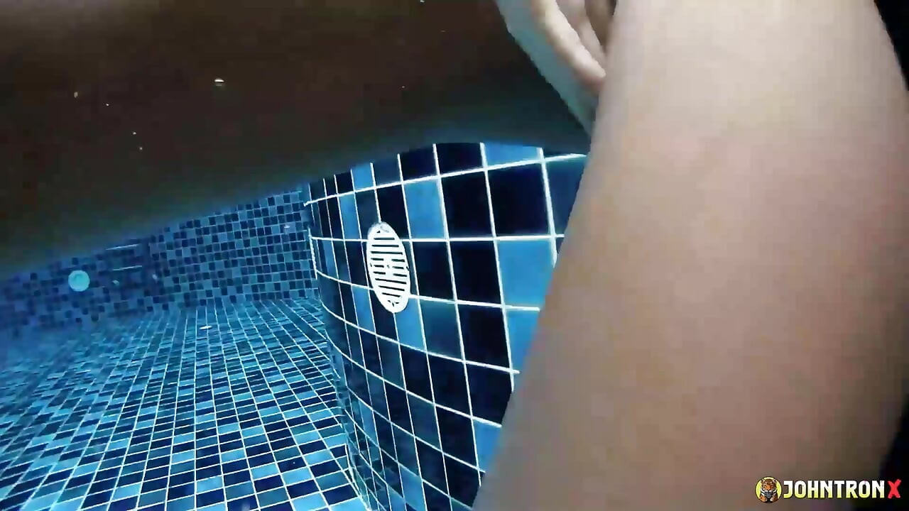 JohnTronX - Underwater fuck with a hot Asian amateur babe