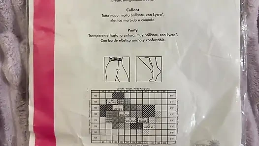 Footjob Dalam Pantyhose Hitam Di Kabin