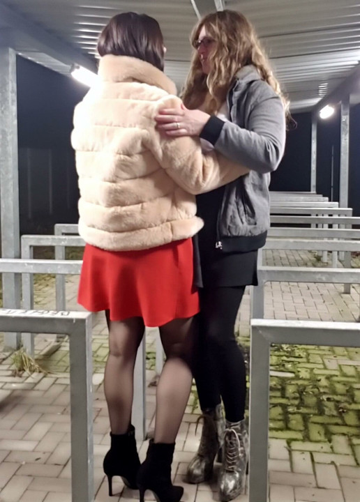 Nicki & Dani Dancing Love
