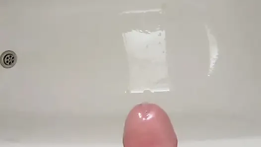 Pencereye işiyor ve boşalıyor
