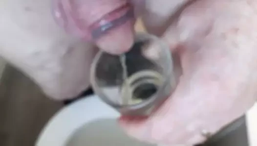 metresi brianna tarafından kendi içkisini içmesi emredildi