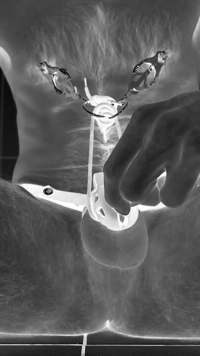 Orgasme ruined berganda dalam sangkar kesucian dengan 30cm palam zakar panjang