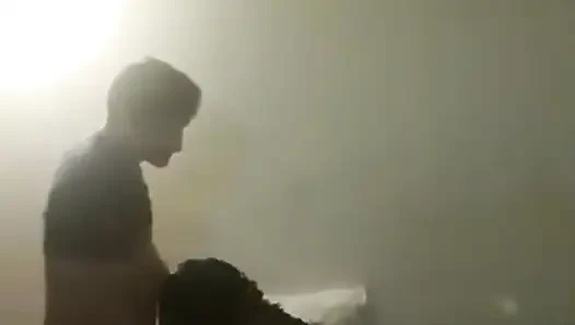 Wanita semok ini mewujudkan fantasinya dengan klitoris besar