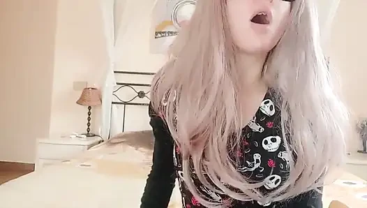 Strong Vulgar Accent! Beautiful Italian Whore Offends Your M. Between Burp and Farts