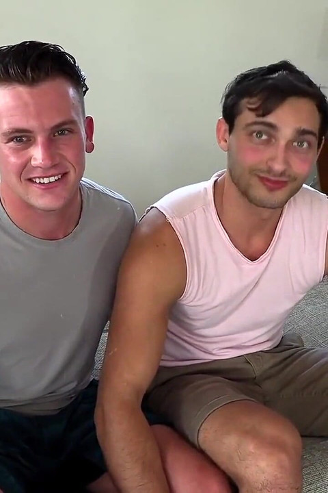 Joe mason suka kontolnya yang enak. Lil Slut