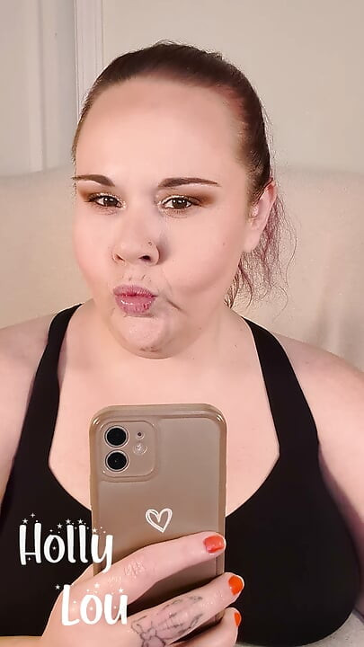 Ehefrau schickt deine Sissy-Wünsche an Mistress Holly für richtiges Sissy-Training