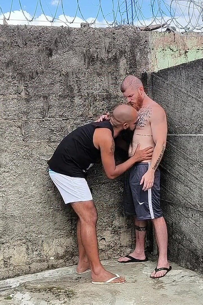 在户外操熊，我把那混蛋的屁股挤出来