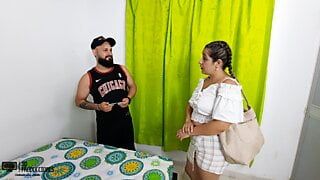 A puta da minha madrasta contrata uma mulher para consertar nossa casa e eu acabo fodendo ela