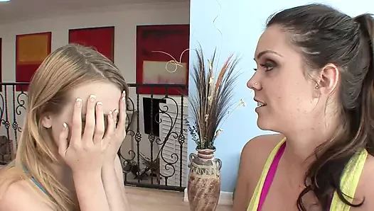Aksi hot lesbian alison tyler dan alaina fox yang lagi asik jilat memek