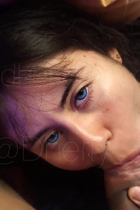 Akarsz egy alázatos és csinos ribancot?