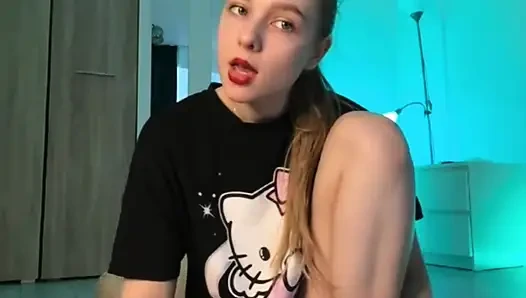 Jusielusse is masturbating her bright pink anus