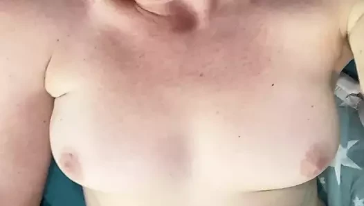 Mom quits doing chores in favour of masturbating