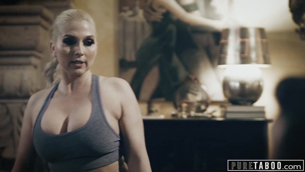 純粋なタブー嫉妬深い息子が継父を誘惑するために継母を誘惑する