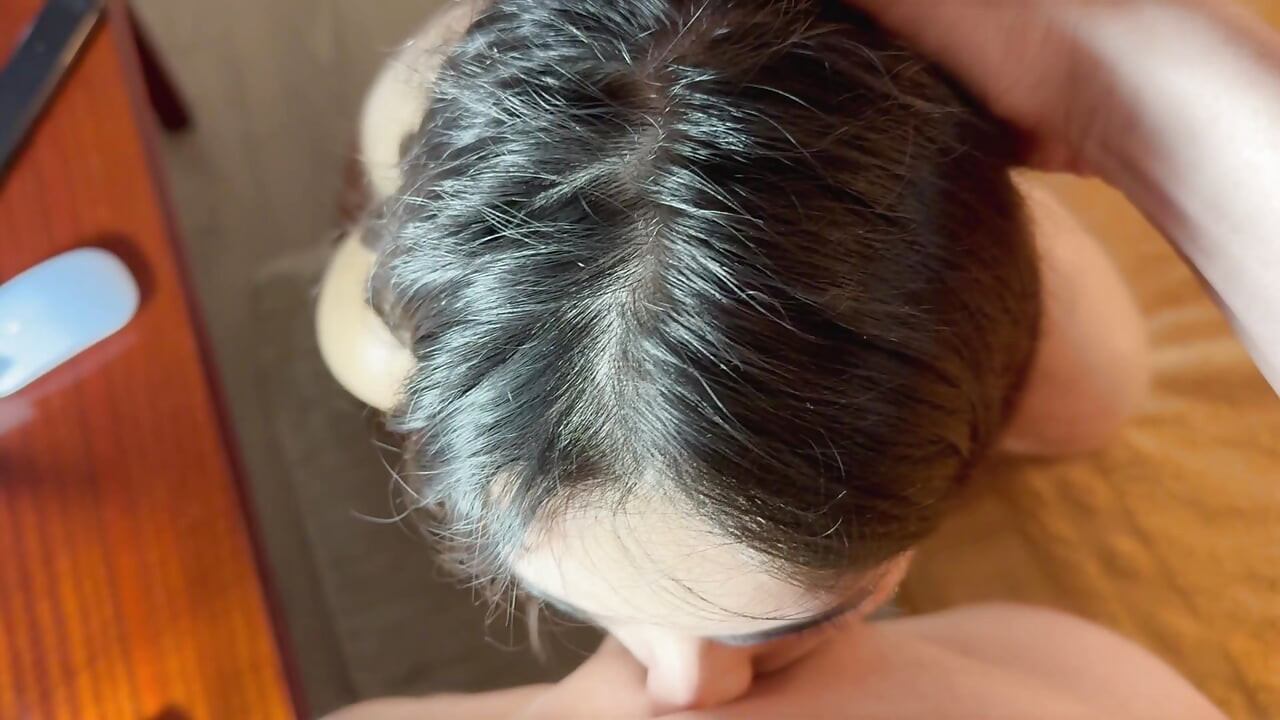 جاسميكا، لاتينية جميلة بمؤخرة كبيرة، تخون زوجها الديوث مع عامل توصيل يقذف على وجهها