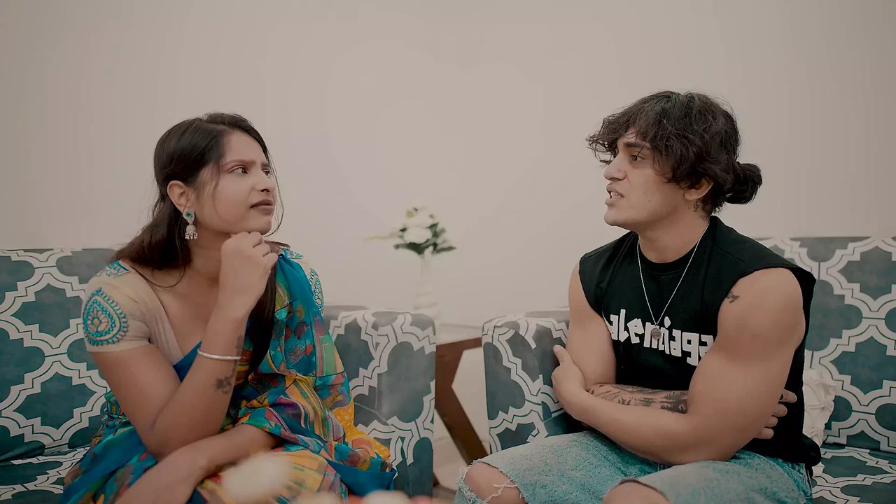 Naughty Bhabhi did romance with brother-in-law which he could not control