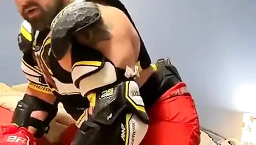 Kullanılmış hokey ekipmanlarında oynayacak birinin olmasını gerçekten istiyorum