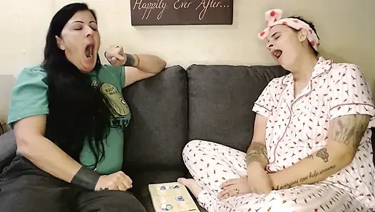 Yawning adalah teman pesta tidur lesbian yang menular
