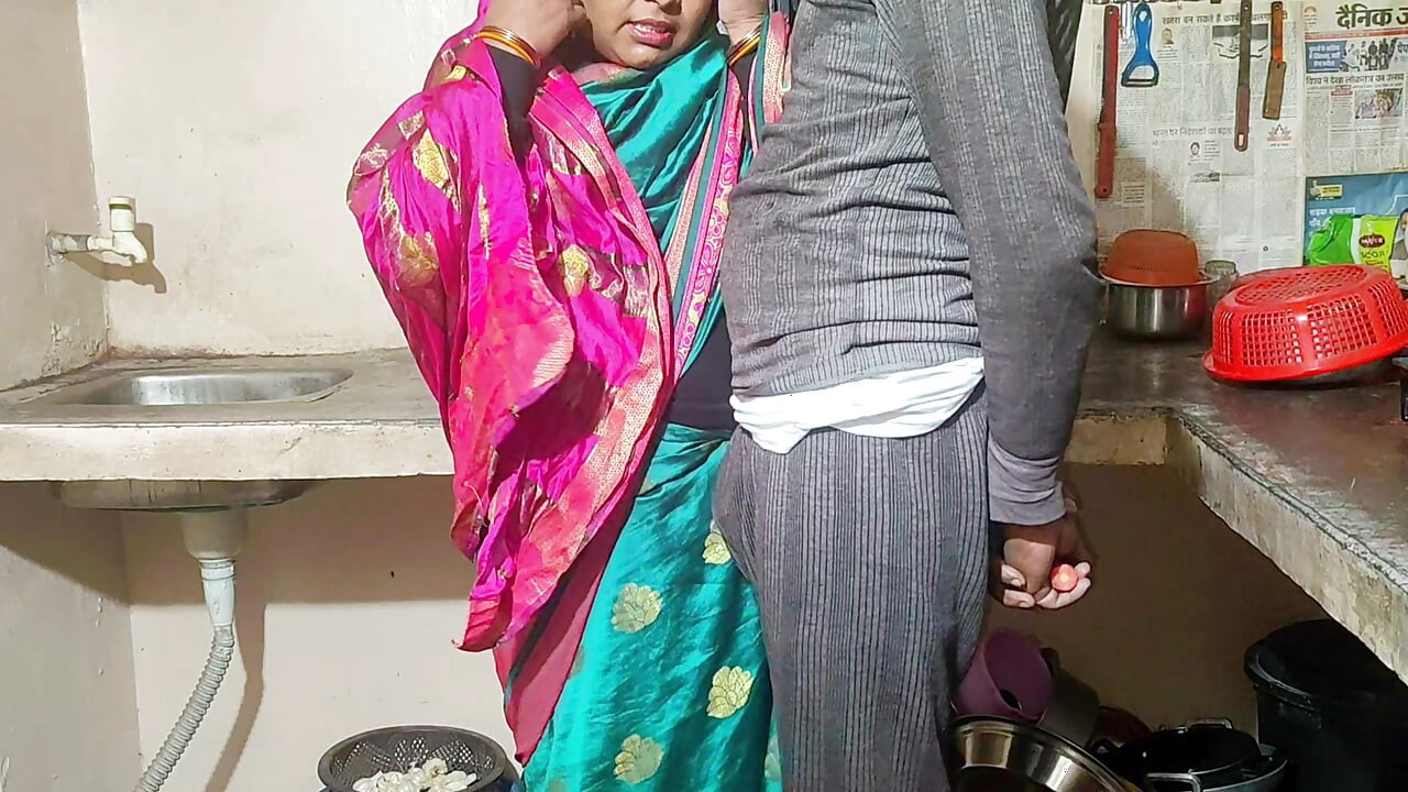 Mamas lutscht den arsch von großem schwanz