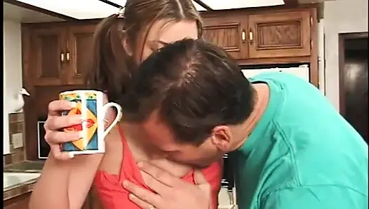 Gadis remaja nyepong dan ngentot kontol besar