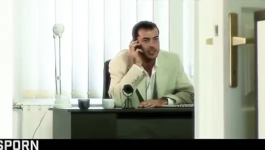 Paar romantischer sex mit einer heißen brünette in sexy Lingarie