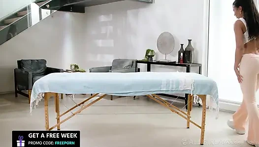 Pijat khusus wanita - seks antar ras sempurna 69 dan scissoring bareng dua pacar seksi