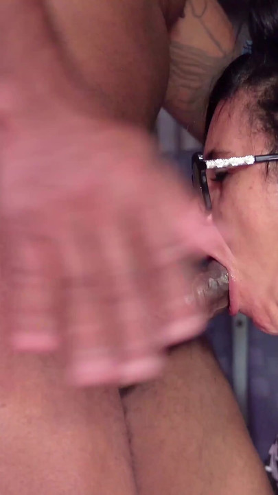 ตูดผู้ใหญ่ถูกทําลายในรถเมล์ของฉัน