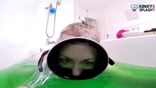 Dağınık yeşil balçık maske sakso