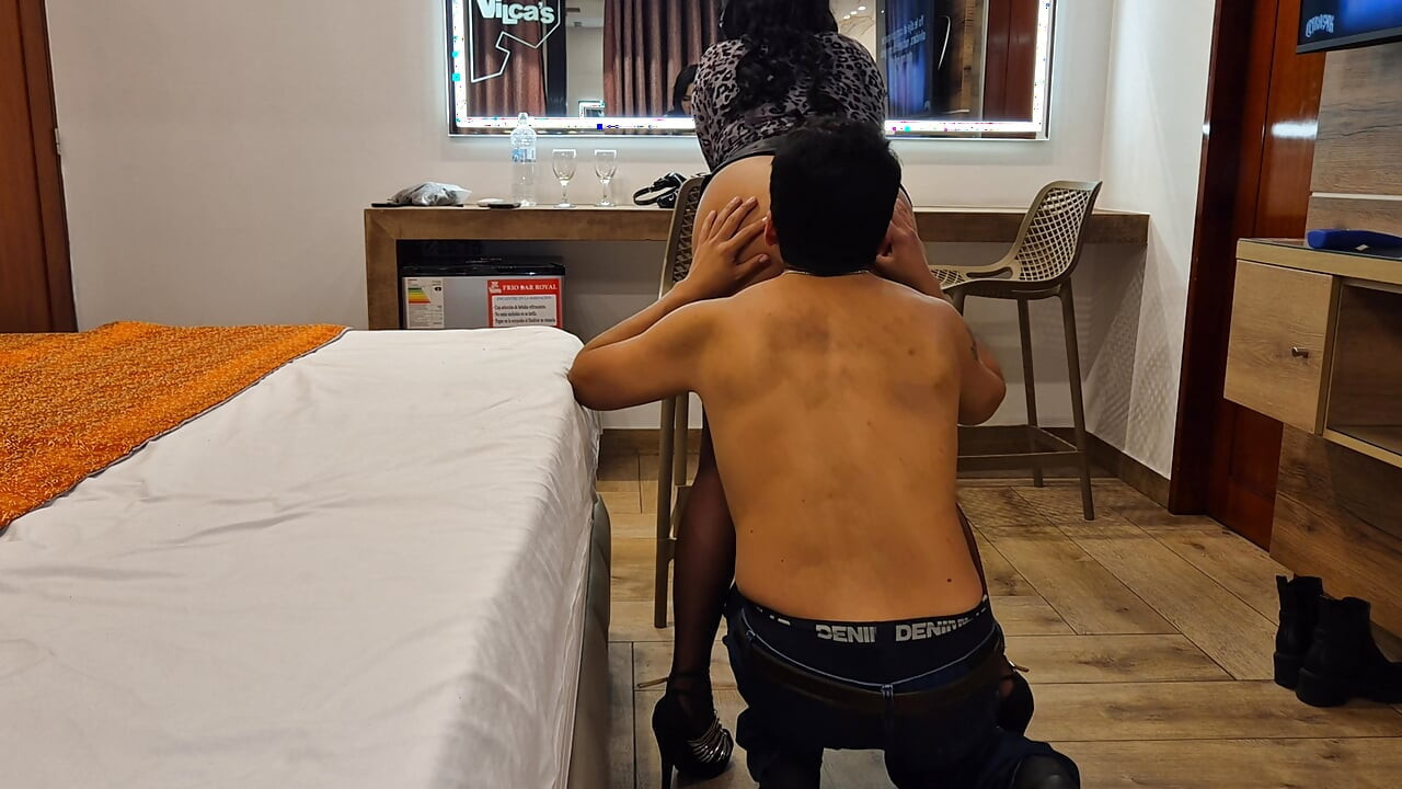 I never imagined ending up being unfaithful to my boss... Until that party took us to a hotel