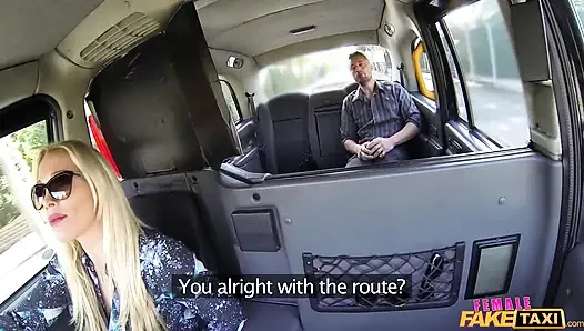 Female Fake Taxi - brazen taxifahrt eskaliert, wenn der Passagier sich zeigt, dann wird versohlt und tittenfick gefickt