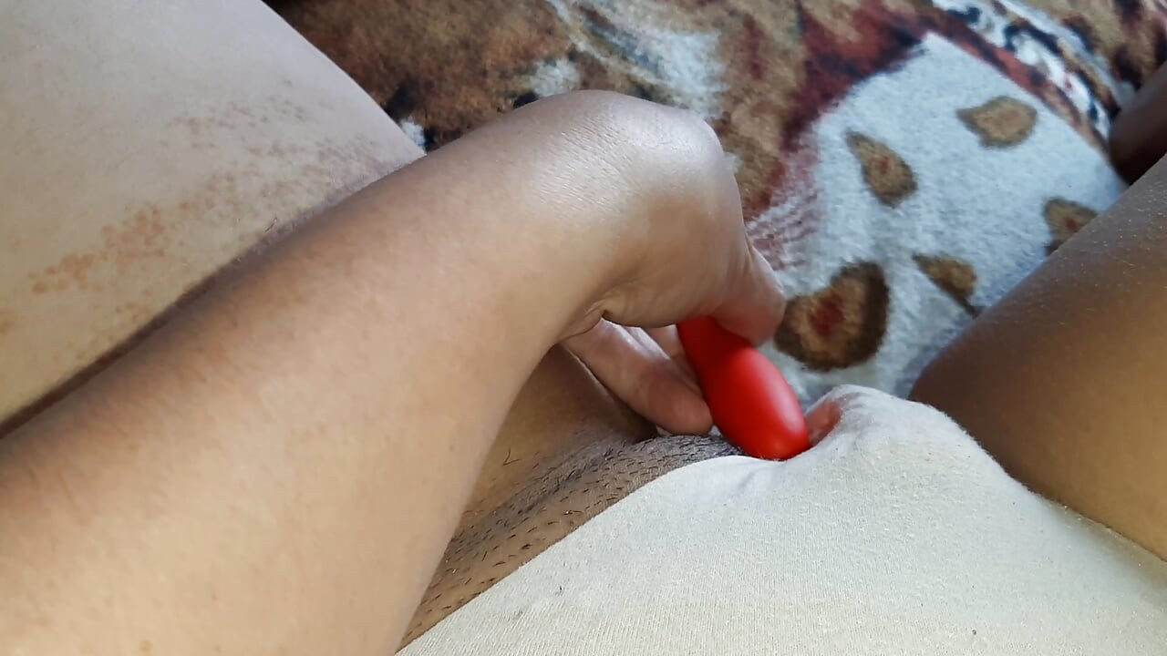 I teased my clit with a vibrator until I cum