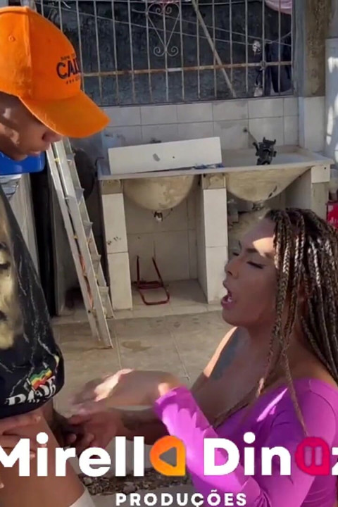 Pasta satıcısı ve aç trans