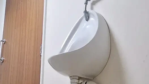 Kız erkekler tuvaletine işiyor riskli çiş