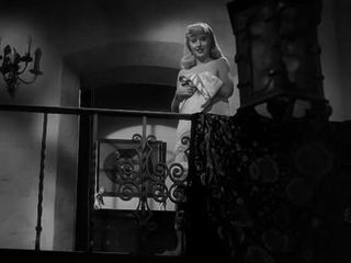 Barbara Stanwyck dans rien d&#39;autre qu&#39;une serviette