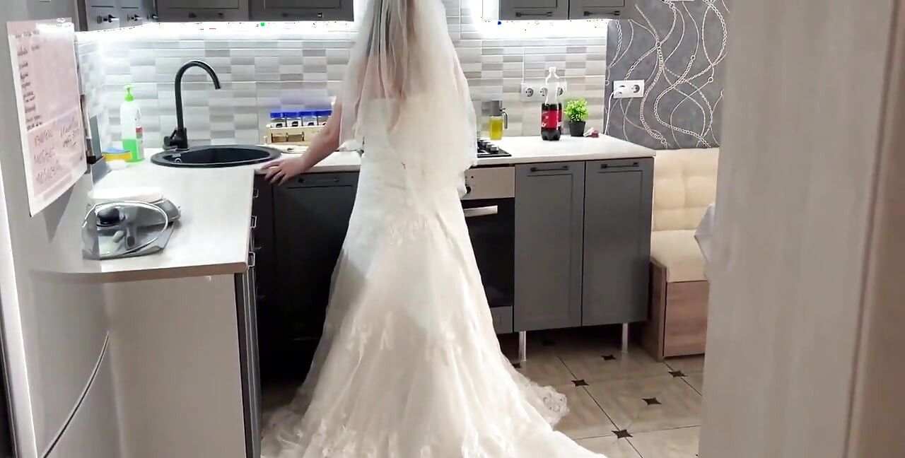 A fugit de la o nuntă pentru un prieten și i-a supt pula