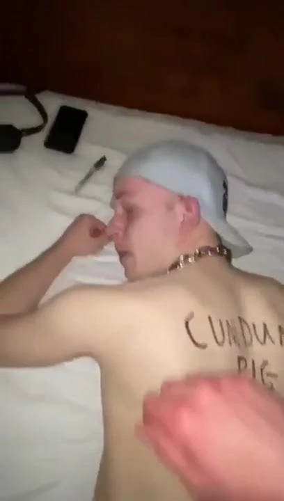 Tom Murphy ga prima bez kondoma.