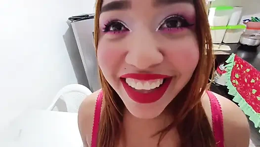 Трахнул ее рот и вывернул ее на четвереньках