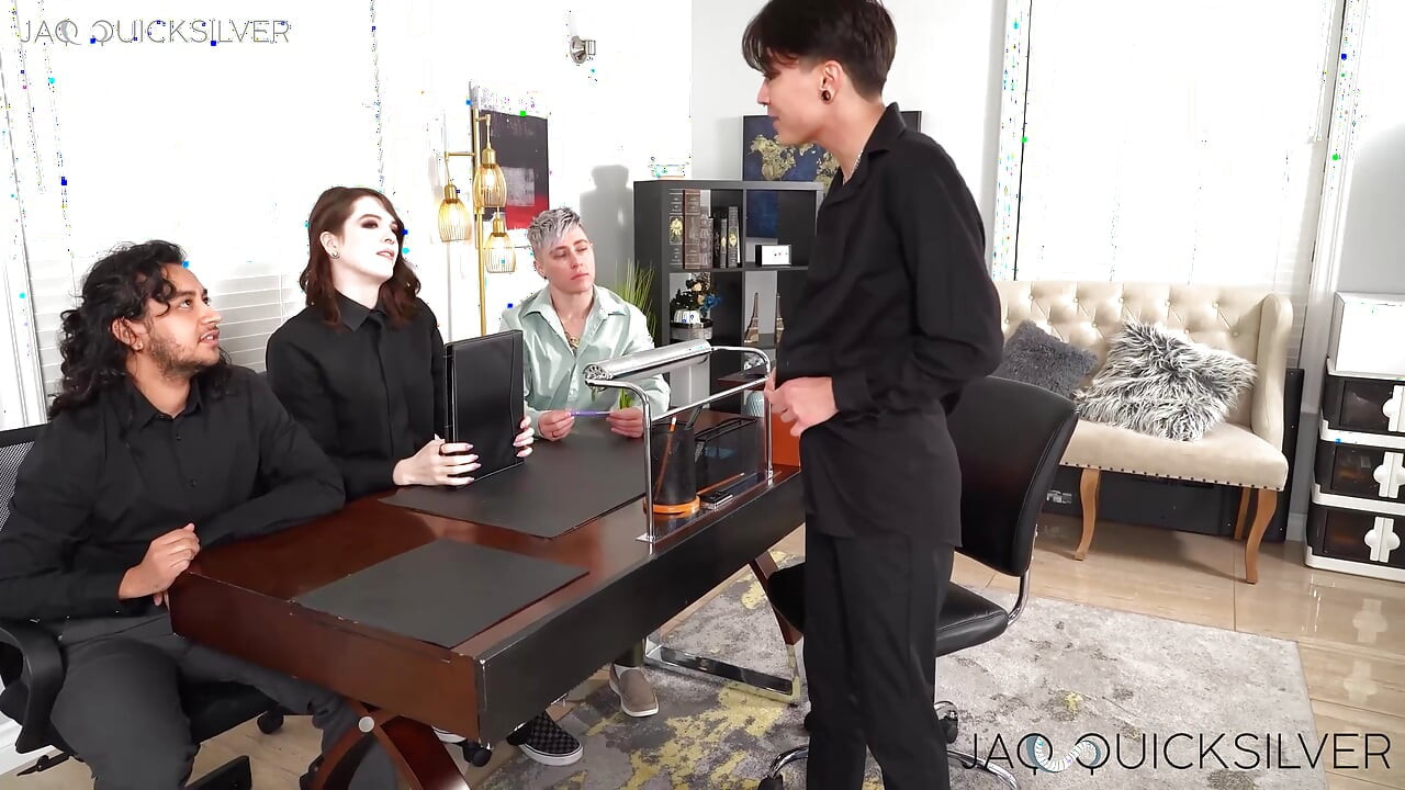 FTM Jaq Quicksilver ima ludu T4T četvorku seks sesiju