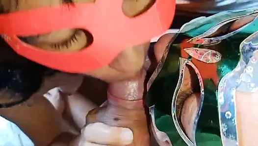 GENÇ LEZBIYEN AYNı ANDA DIL VE YARAK EMIYOR